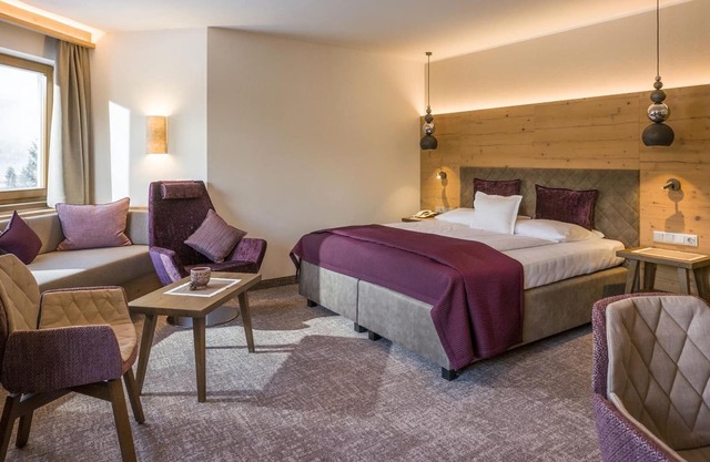 Double or multi-bed room Edelweiß - Hotel Bergkristall