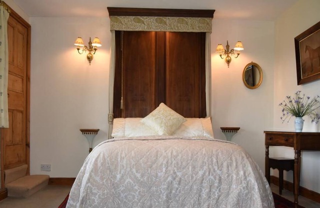 Double or Twin Ensuite with Bath at Manor Farm