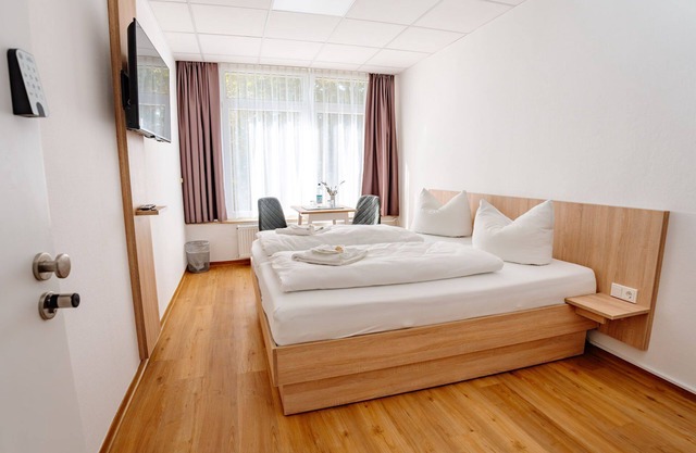 Double room with private corridor bath & terrace/Iberg view - Sonnenschein Hotel &