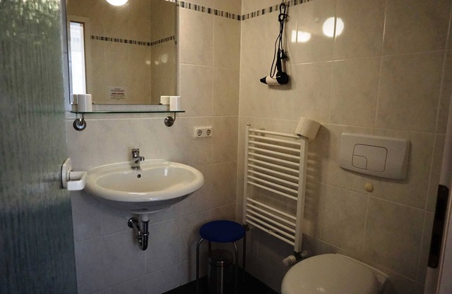 Double Room 1 - Private Room Am Ginkgobaum