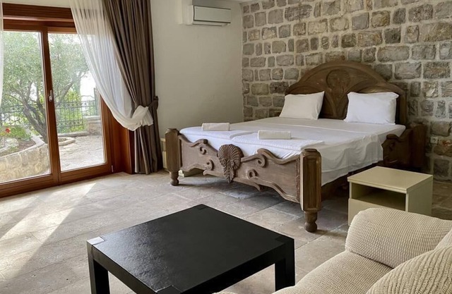 Double room #1 w/shared pool @Pietra Mare Apts
