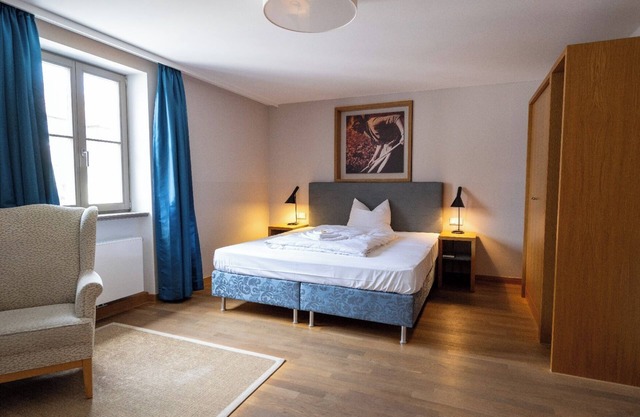 Double room (19-23sqm) with regional breakfast buffet and WLAN