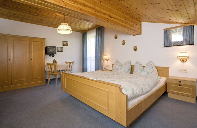 Double room 2-4 persons with shower, WC - Oberzaishof