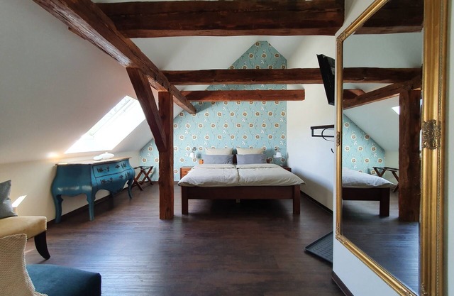 Double room-#4 KingLouis im 1.OG-Superior-Ensuite with Bath-Garden view