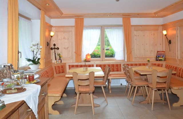 Double room 4 with toilet and shower, 1 - 3 persons - Mosertonihof