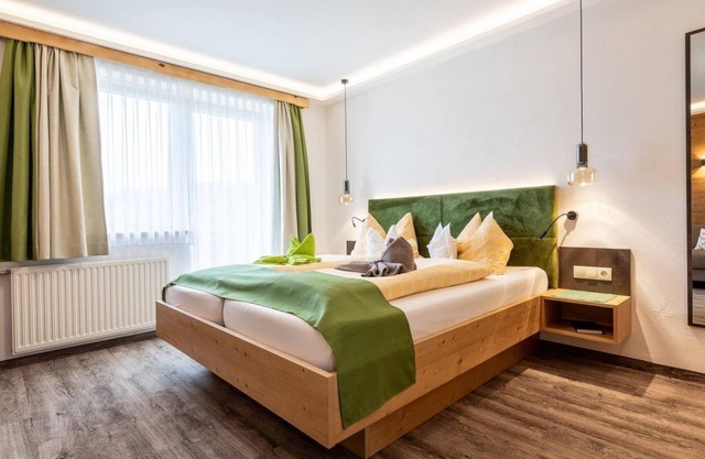 Double room superior, shower or bath, WC - Sporthof Austria