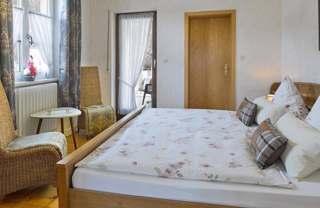 Double room, balcony, TV - Pension Haus am Walde