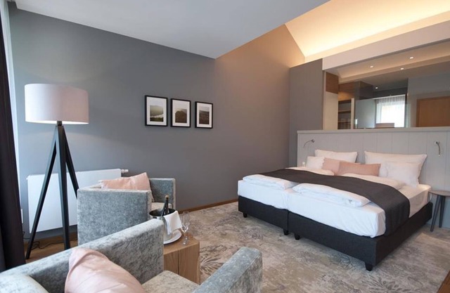 Double room "Beerenauslese" - Landidyll Hotel-Restaurant "Zur Marienburg"
