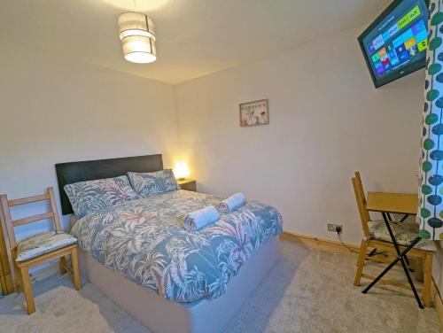 Double Room, Large TV, With Great Transport Links
