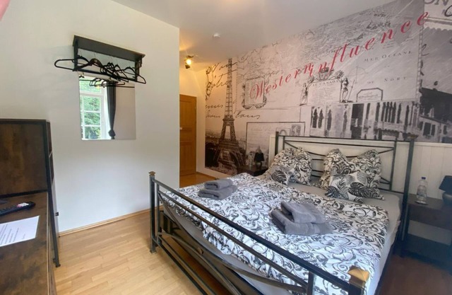 Double room Paris with French balcony Bed - Felsenmühle Neuleiningen