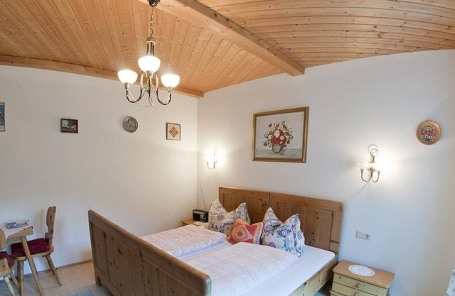 Double room, shower, toilet, terrace - Gästehaus Kirchebner