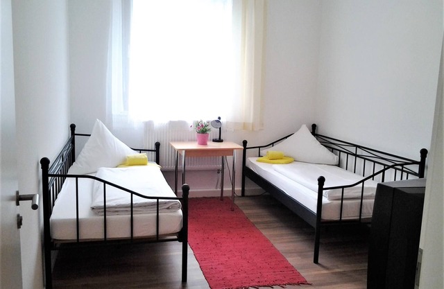 Double room-Shared Bathroom-Zi 1-2-3 (1.OG.)