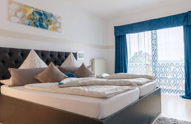 Double room, shower, toilet, balcony - Gasthof - Pension Sonneneck