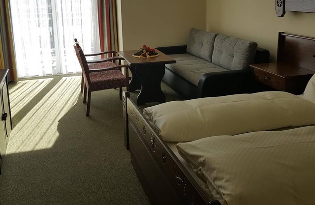 Double room, shower or bath, toilet, balcony - Gasthof-Restaurant Pontiller