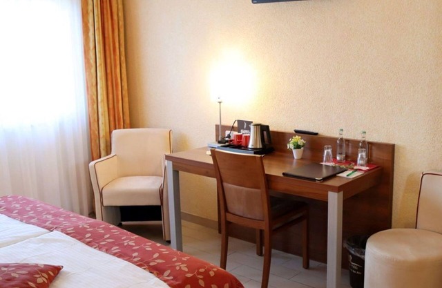 Double room, shower or bath, WC - Land-gut-Hotel am Ring