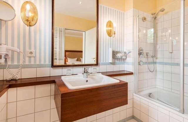 Double room, shower, toilet, comfort - Hotel Birke