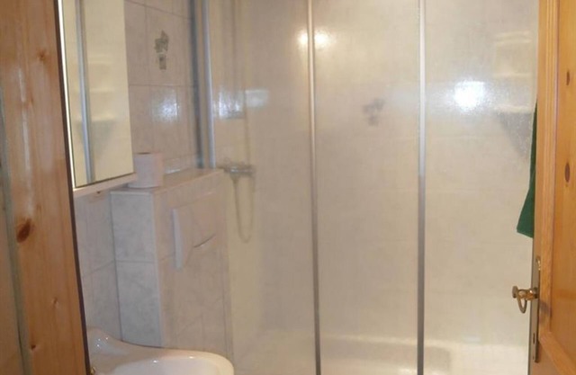 Double room, shower, WC - Ferienhof Schmalzbichl