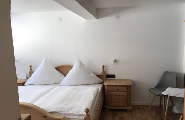 Double room standard No. 5, shower / toilet - Gasthof Hirsch