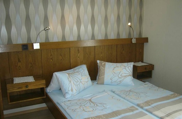 Double room street side - Pension Sonnenschein