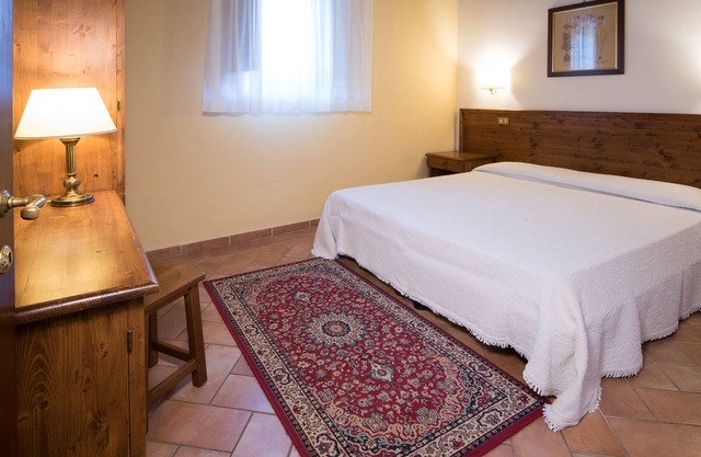 Double room Suite in typical Tuscan medieval village (201), ground floor