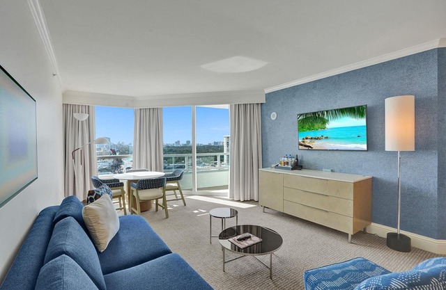 Double Room Suite Bay View 2BD/3BTH Fontainebleau