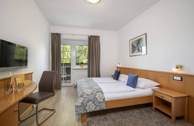 Double room with balcony, breakfast - Salzburg Hotel Lilienhof