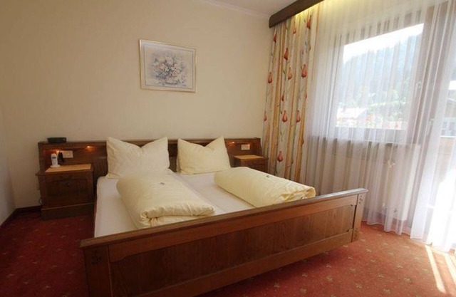 Double room with bath/shower, WC - Hotel-Pension Gschwentner