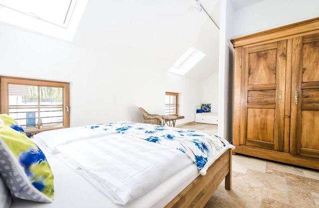 Double room with extra bed Sofa bed - Shower, WC - Hofgut Dösterhof -