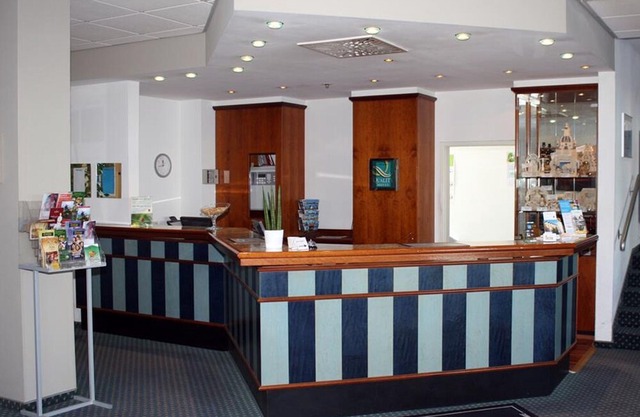 Double room with extra bed, shower or bath, WC - Quality Hotel Dresden West