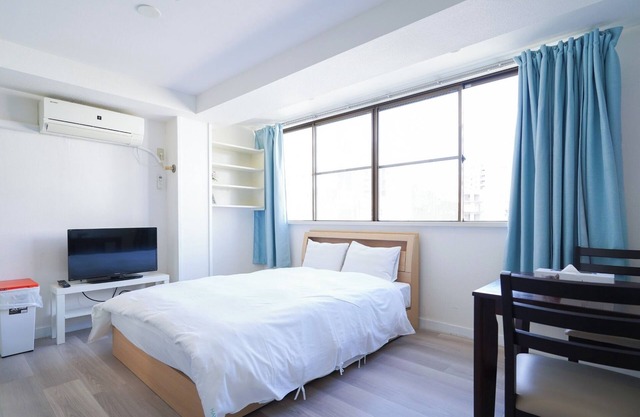 Double room with private bathroom 2 minutes from - A double room /Osaka Ōsaka