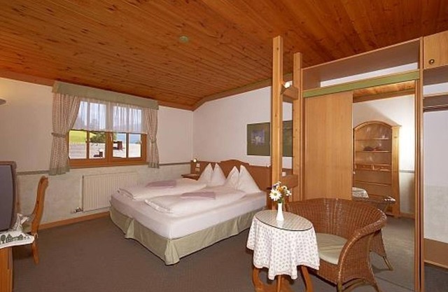 Double room with shower, WC - Blasiwirt, Landgut