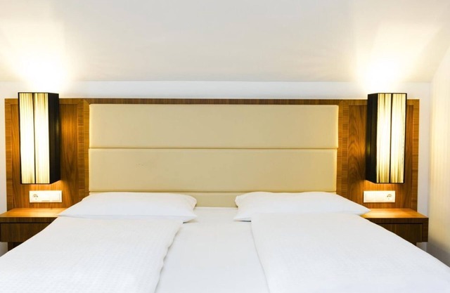Double room with shower or bath, WC - Hotel Kapeller