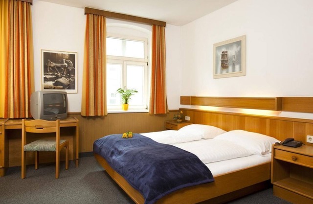 Double room with shower od. Bathroom, WC - Hotel Goldene Krone