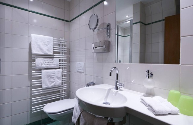 Double room with shower or Bathroom, toilet - Brandstätter, hotel restaurant
