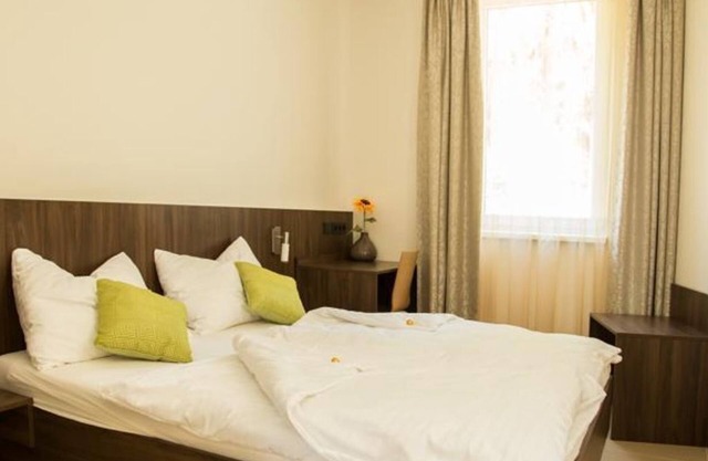 Double room with shower & toilet - B u. B Villaverde