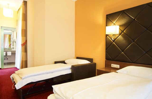 Double room with shower, toilet - Villa Ceconi, hotel