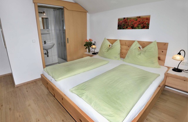 Double room with shower and WC 1 - Gästehaus Sonnenheim