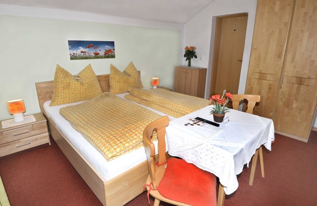 Double room with shower and toilet 2 - Gästehaus Sonnenheim