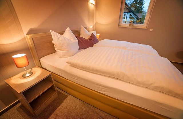 Double/twin room with bathroom and garden view
