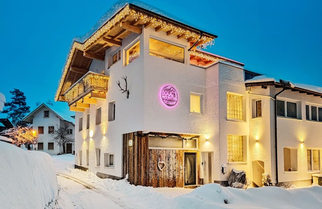 Doug's Mountain Getaway - 'Exclusive Mega Chalet' (The Full Monty)