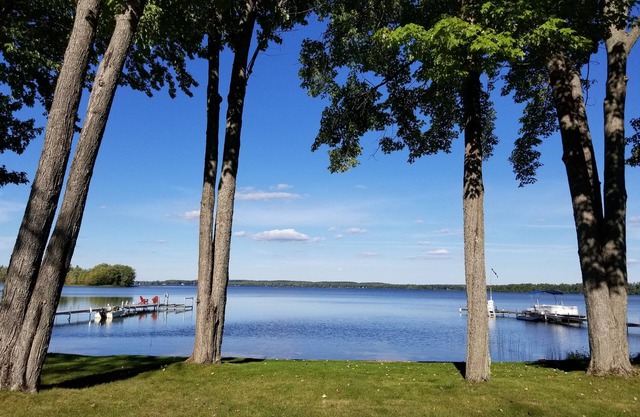 Douglas Lake - Lakeside Cabin Living