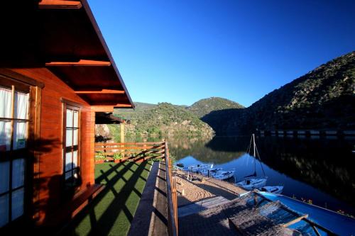 Douro Yacht Charter & Bungalows