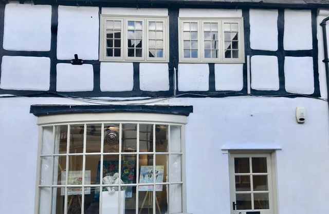 Dove Cottage beautifully restored Tudor cottage sleeps 6 or 7
