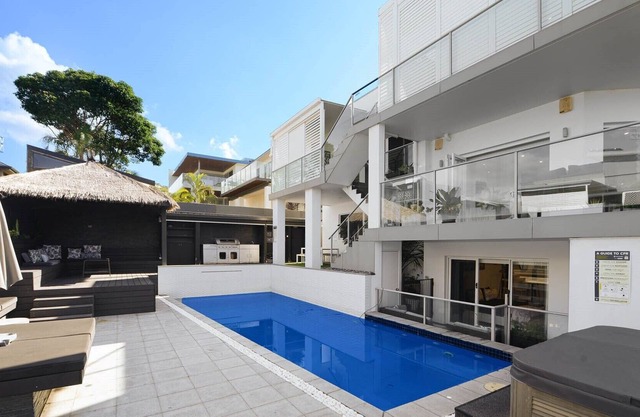 DoVilla-Sleeps 14 - Luxury Style Accommodation