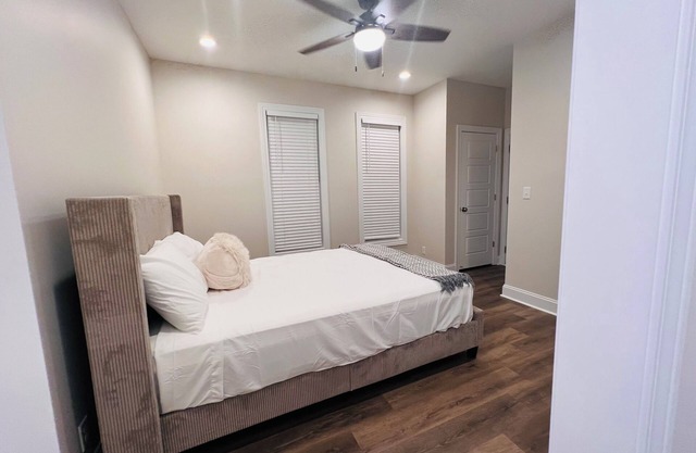 Downtown 2 bedrooms Luxe unit.