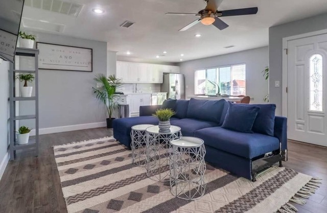 Downtown 2 BR | Modern Space | Pool and Jacuzzi