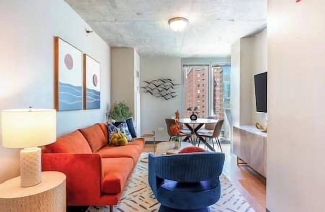 Downtown 2bd #6 +Gym near Park, Lake, Museums
