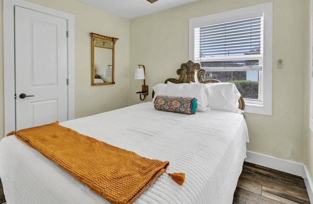 Downtown 2BR Haven | Coastal Air + Quick Wi-Fi