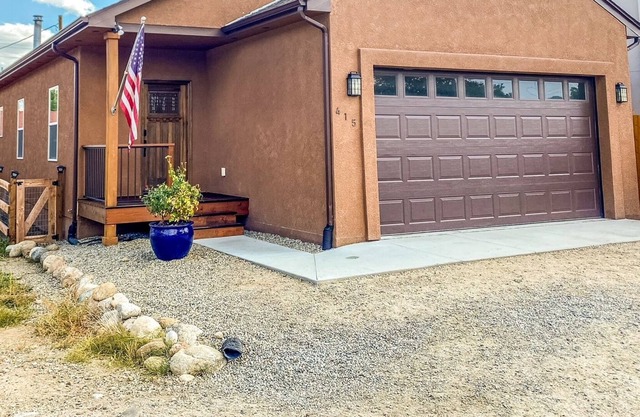 DOWNTOWN 3 Bedroom HOME All to yourself Walk to Main Street, Bars, Restaurants!!