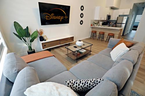 Downtown 5 Bedroom,Rogers,Commonwealth,NAIT